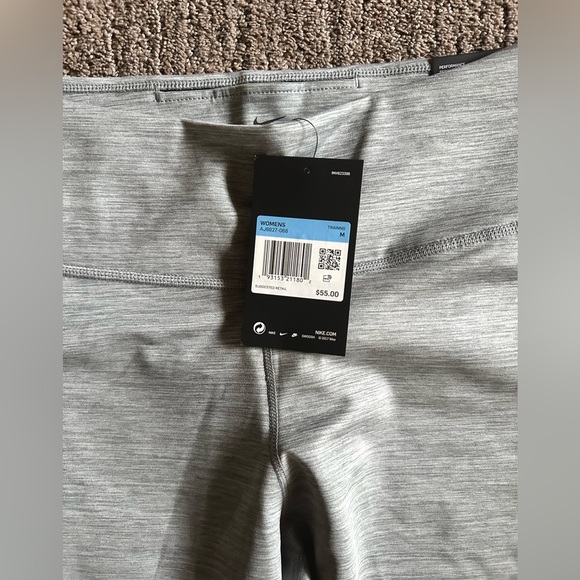 Women’s Nike Dri-Fit Tighht Fit performance leggings - Picture 4 of 4